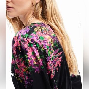 DIGITAL FLORAL WRAP BLOUSE